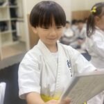 賞状をもらった生徒